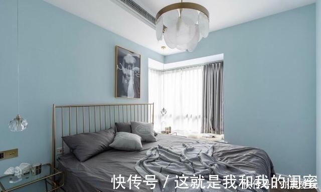 柜子|现代简约风的新房，轻奢大气，入户就被客厅背景墙迷住，漂亮极了