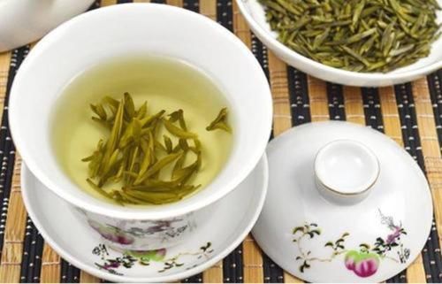 101歲的老人,皮膚僅60歲無色斑,訣竅是不做4件事,多喝2種水