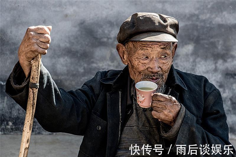 医生|喝茶不利于健康?医生提醒:如果想养生,这2两种茶要少喝