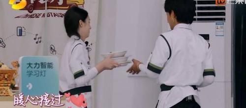 淘气|《中餐厅》细品周也，也是个宝藏女孩