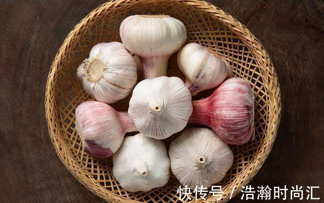 大蒜切两片，在眉毛上擦几下会如何呢？不妨一起来了解下