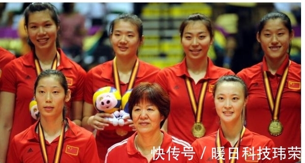 女排|女排自由人4选1！郎平发文透露关键人选，王梦洁比林莉等人更佳？
