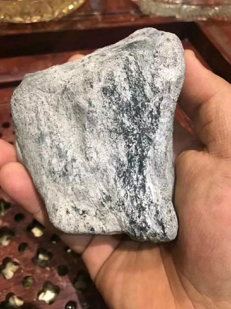 喜获|极品赌石现场切开,喜获6块冰玻大牌,心脏跳不停!