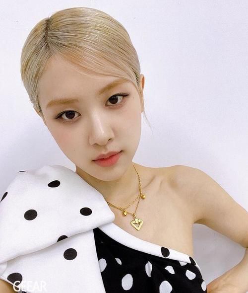 御用化妆师透露，原来Rosé因为这个原因很难为她上妆！