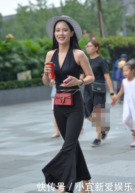  既有|美女这衣服既有裤子的简约，也有裙子的优雅