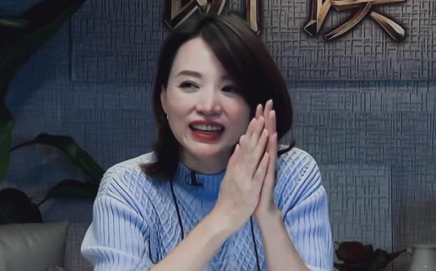 央视|央视综艺主持人发展方向出现分叉口,董卿是代表,另一代表被遗忘