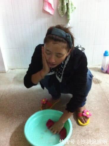 洁面巾|最伤脸的5个洗法,越这样洗,皮肤粗糙毛孔越大,有烂脸危险