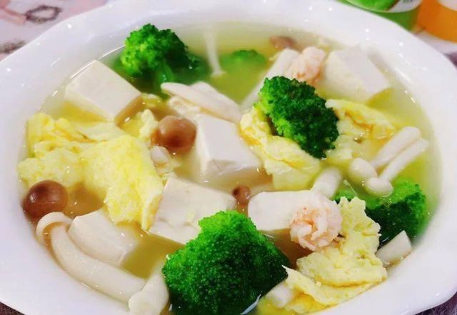 这碗蔬菜汤不简单,成本5块钱,鲜香味美易吸收,营养全面比肉好