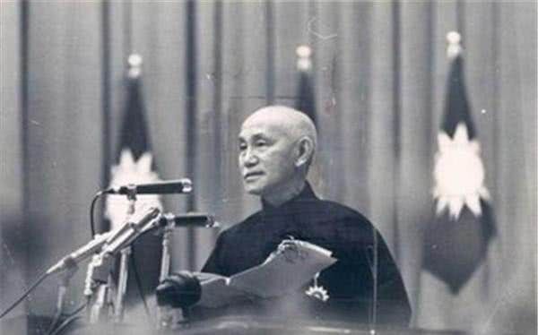 国民政府|蒋介石葬礼上,张学良已是“古稀老人”,他为何留下了这16字挽联