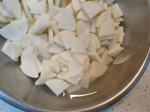 酱萝卜|酒店里不外传的秘制酱萝卜，泡半天就能吃，酸甜微辣嘎嘣脆