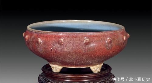 收藏家|老农干活时捡到一个“烟灰缸”,收藏家用4块钱换走,卖了180万