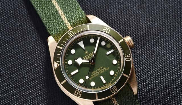 腕表|为何我们总爱绿表？品鉴帝舵碧湾1958型18K腕表