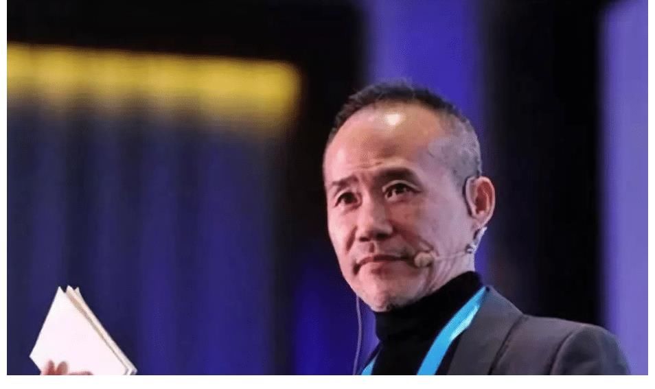 71歲王石吃播首秀，評論區(qū)滿是質(zhì)疑：這么大年紀(jì)還博關(guān)注，圖什么