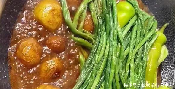 黄豆酱|夏季,这三样食材真搭,不炒不凉拌,放锅中加水一炖,太下饭了!