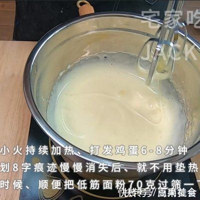 全蛋法双色海绵小蛋糕，小小的一个，可爱好吃，小朋友尤其喜欢