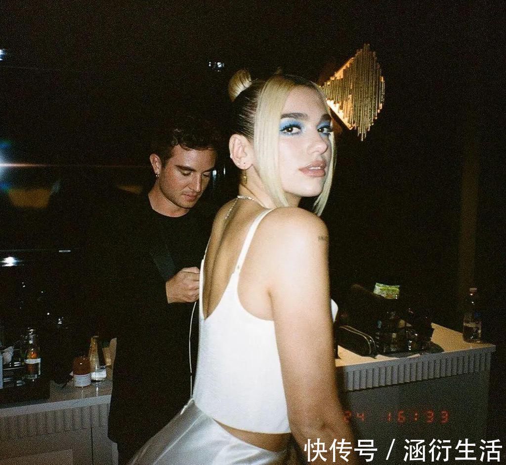 触角 “爆顶染”赵小棠一夜吸赞十几万！丑哭亿万网友的秃头发型，怎么就火了？