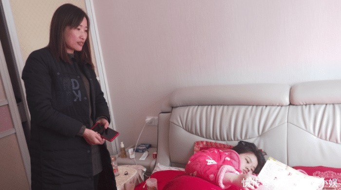 生娃|老人家说产后要静养,产妇生娃后第一天没下床却被批评了,这是怎么回事