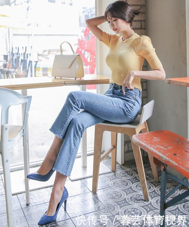 牛仔裤在搭配方面完全没有限制，清凉感十足，显身材还提升气质！