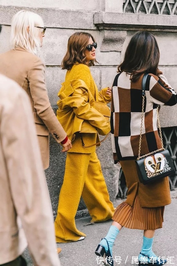 精髓 同色系很显高级?不掌握这3个“搭配精髓”,显土还显胖