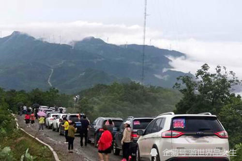 江浙沪的游客可以来大别山“赏雪、堆雪人”了，安徽大别山积雪了