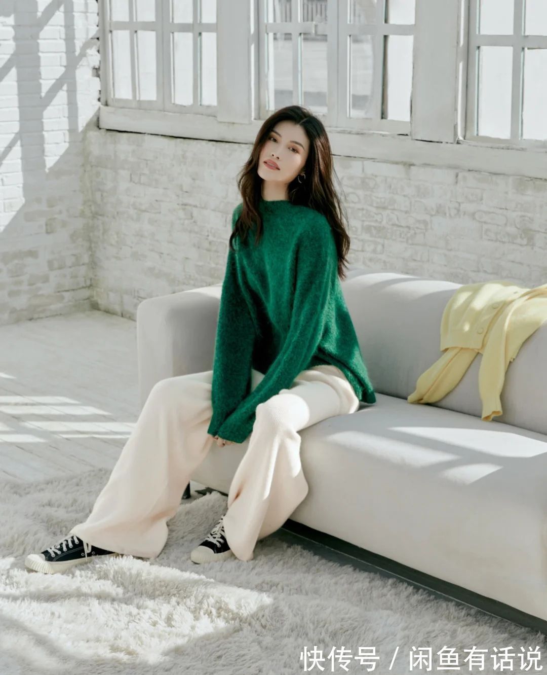 单品 冬天还是和“白裤子”更配,一条搭遍整个衣柜,中年人穿也挺高级