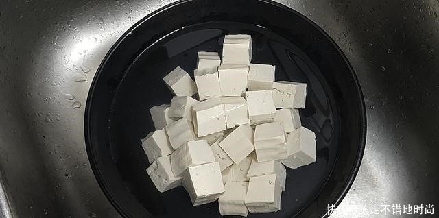 红辣椒|西红柿别再只是炒鸡蛋，和它一起做，开胃下饭，孩子点名要吃的菜