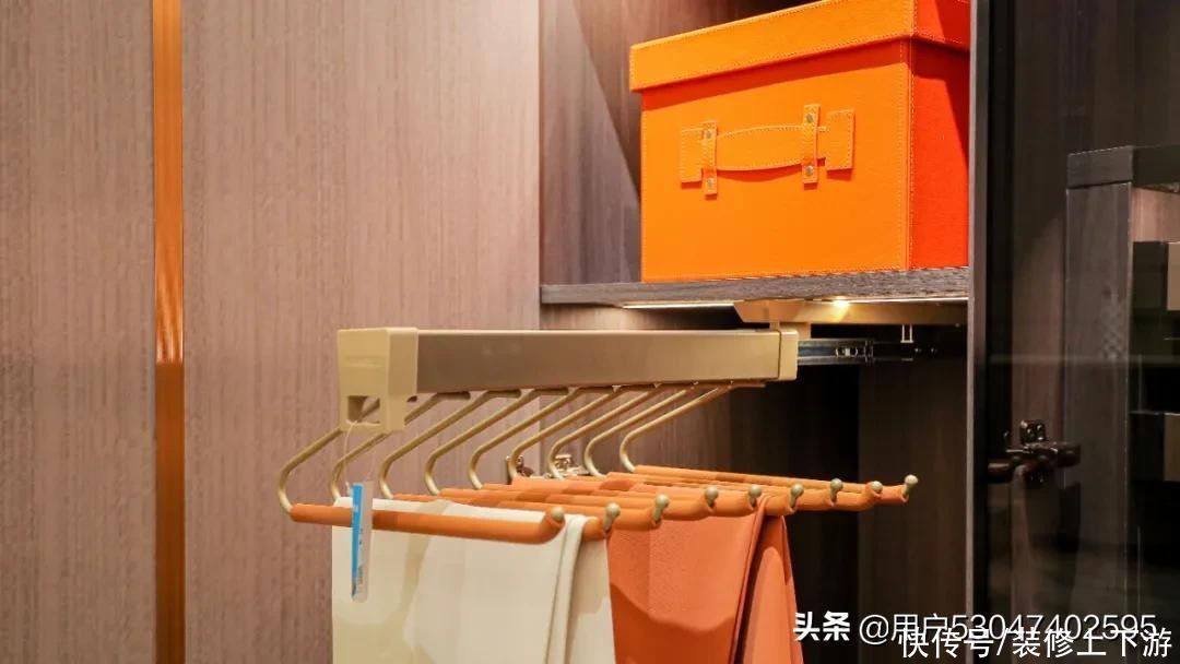 极简|轻奢定制最前沿——挂墙式衣帽间