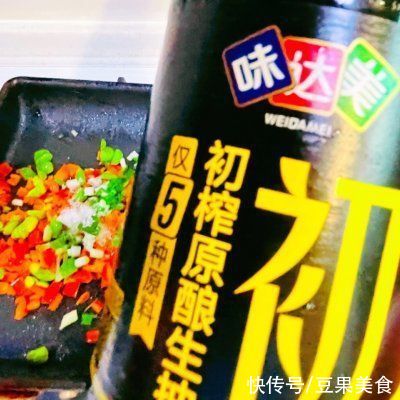 夏日|两块钱搞定一道家常美食#夏日开胃餐#清蒸鲫鱼鲜红汁