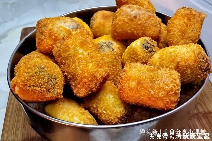红豆最过瘾的吃法,先卷后炸,香甜酥脆,孩子最爱的小零食