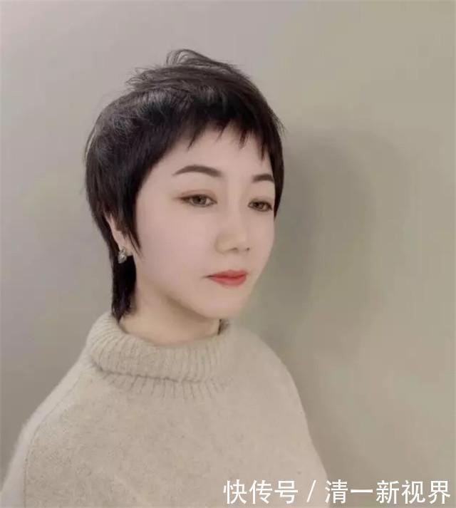 到了40岁的“家庭妇女”，有白发的剪这些发型，时髦减龄又气质