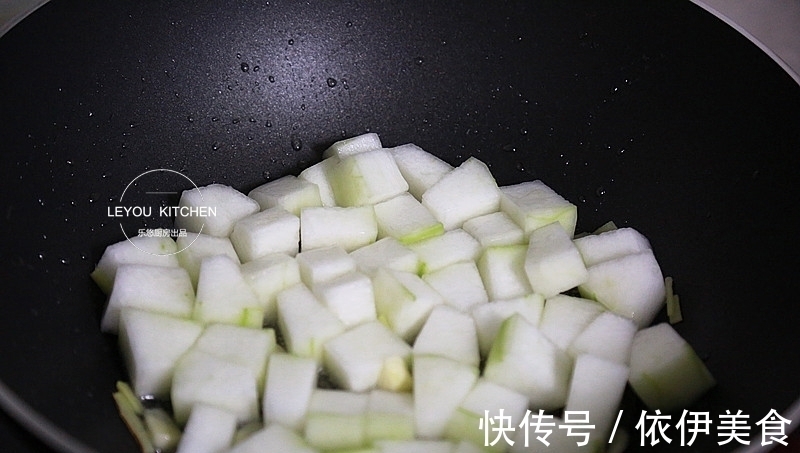 大肚腩|冬瓜和豆腐一起烩,成本不到5块钱,减肥时多吃,大肚腩越来越小