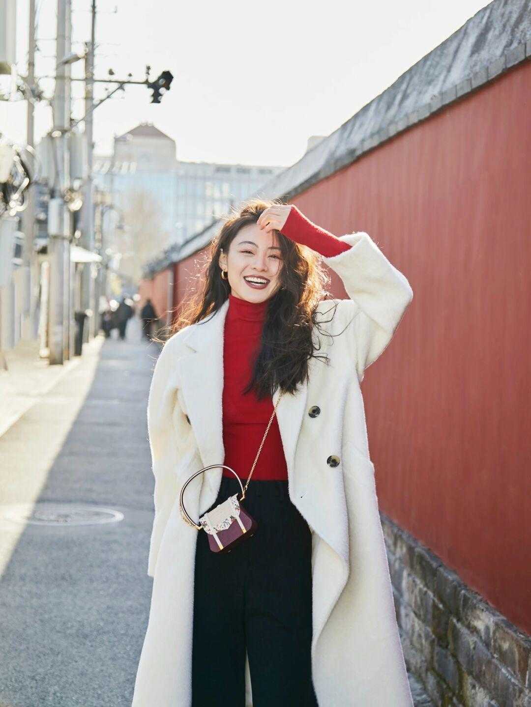 修身裤|今年别在穿“修身裤+长靴”,九分阔腿裤+紧口靴,才是最时髦