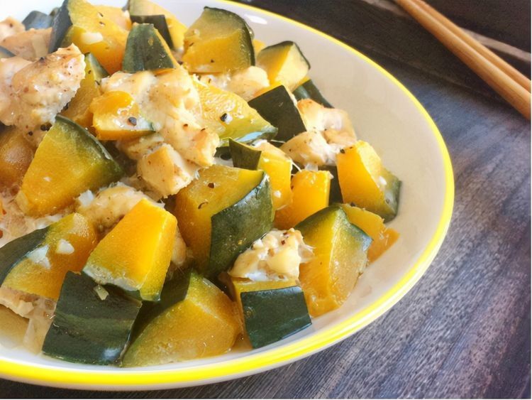 这是一道吃再多也不担心胖的菜，荤素搭配，相当低脂