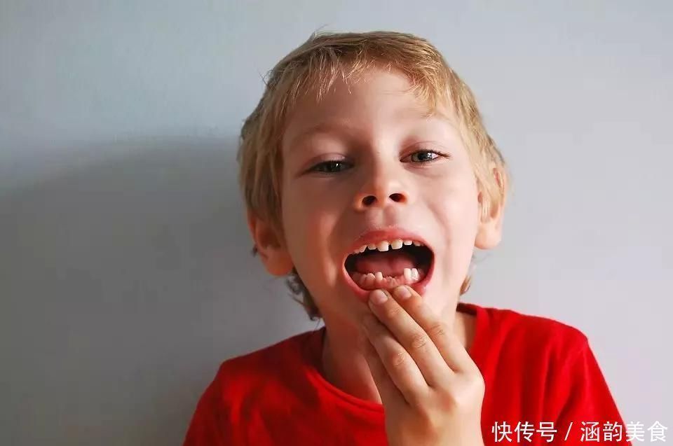 沙拉酱|婴儿乳牙萌出5个阶段及护理新父母一定知道