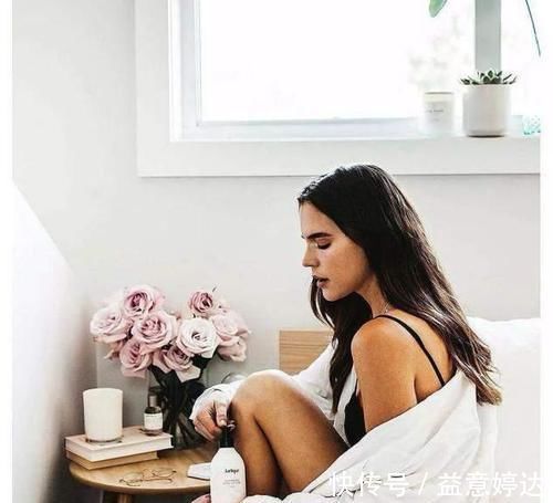 皮肤|洗澡后,啥时候抹“身体乳”效果好?很多人都做错了,难怪皮肤干