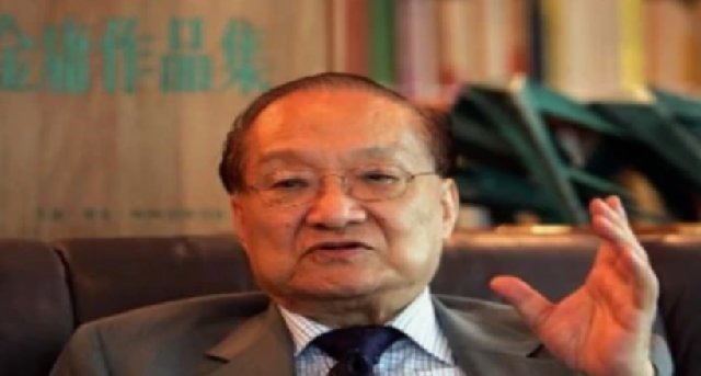 丁春秋&金庸去欧洲出差,倪匡代笔,于是《天龙八部》出现诸多诡异情节