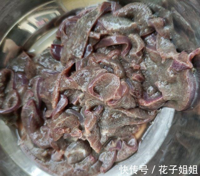 爆炒猪肝|泡椒爆炒猪肝,香嫩可口,美味下饭!