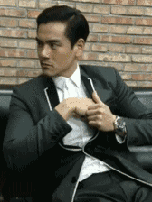 |搞笑动图:没有犁坏的地,只有累死的牛!