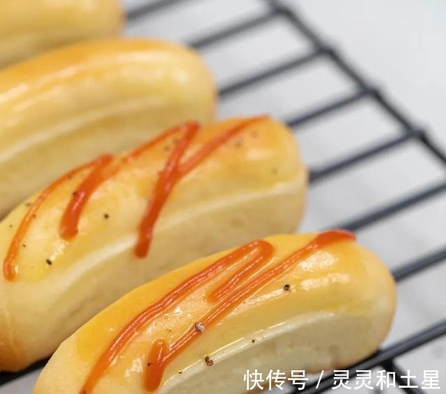 低筋面粉|夏天做面包，2个动作10分钟揉出手套膜，面包松软蓬松一次就成功！
