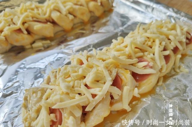 孩子最近迷上这早餐,比披萨汉堡好吃,几分钟就做好,总也吃不腻!