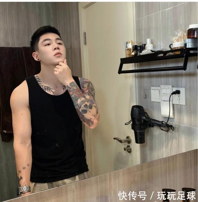 颜值|拥有清秀好看的外形,颜值酷帅型的体育毕业生,透着野性的小狼狗!