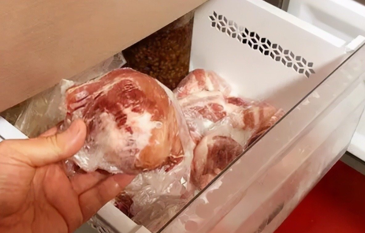 猪肉买多了，别直接放冰箱，老屠夫教你1招，3个月不坏，口感鲜嫩