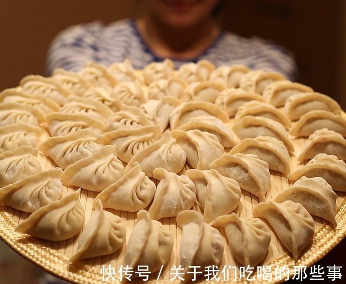 煮饺子时，不盖锅盖和盖锅盖有啥区别？很多人不懂，难怪破皮露馅