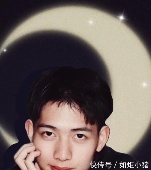 家境|翻版“杨超越”的他，家境贫寒却用苹果手机，当保安时早已签约