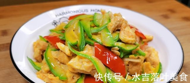 西葫芦炒鸡蛋，地道家常菜，教你百吃不厌的做法，鲜香又美味！