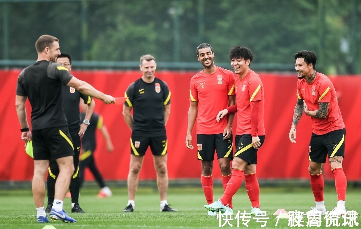 主动权|国足因祸得福,李铁2连败却峰回路转,12强赛或夺3连胜出线