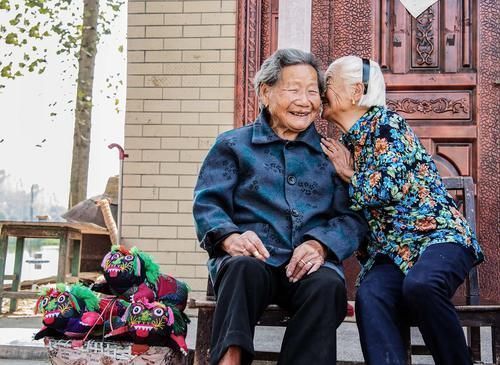 一日三餐|1000名百岁老人的调查数据,长寿老人的共性,不是运动,是这2点