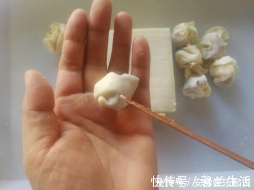 馄饨|小馄饨包好直接放冰箱冷藏就错了!店主教你2招,放1个月也新鲜!