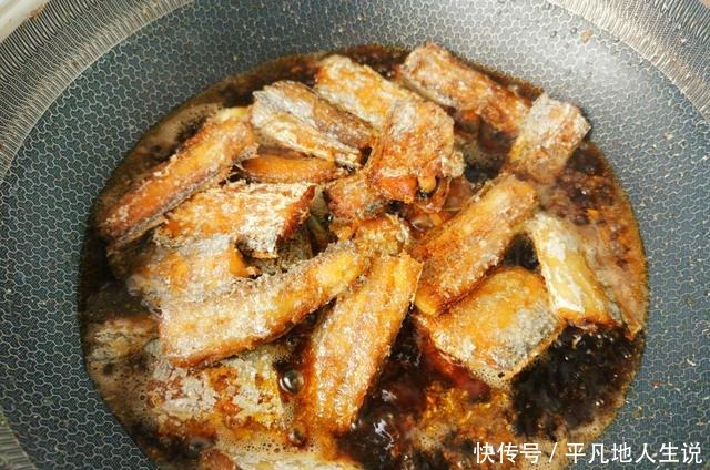 带鱼好吃有窍门,记住这3点,鱼肉鲜嫩无腥味,不松散不油腻