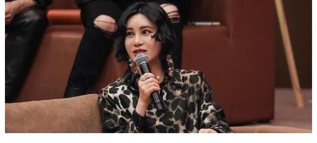 《闪光的乐队》杨坤口碑炸裂,杨丞琳婚纱表演,破防无数观众